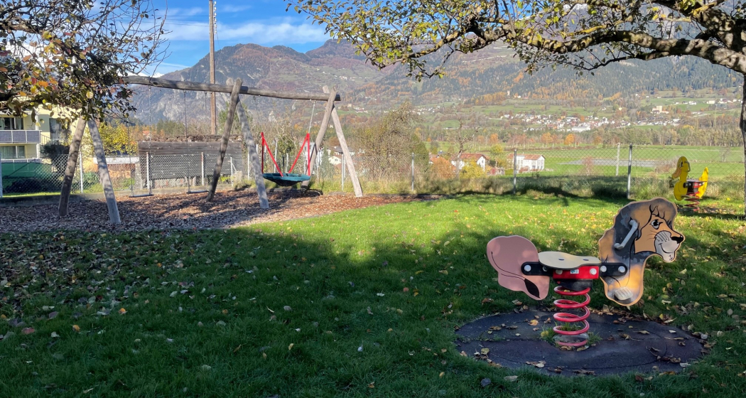 Spielplatz Cazis Oberdorf (oua_611520490_image) Spielplatz Cazis Oberdorf (oua_611520490_image)