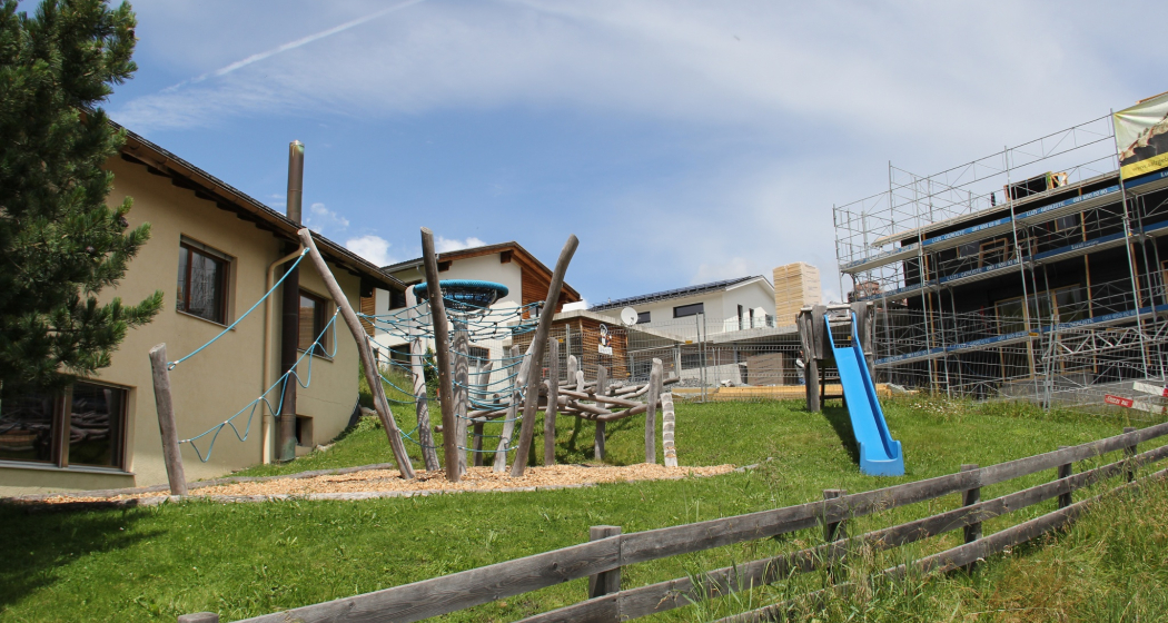 Spielplatz Gemeindehaus Urmein (oua_612633433_image)