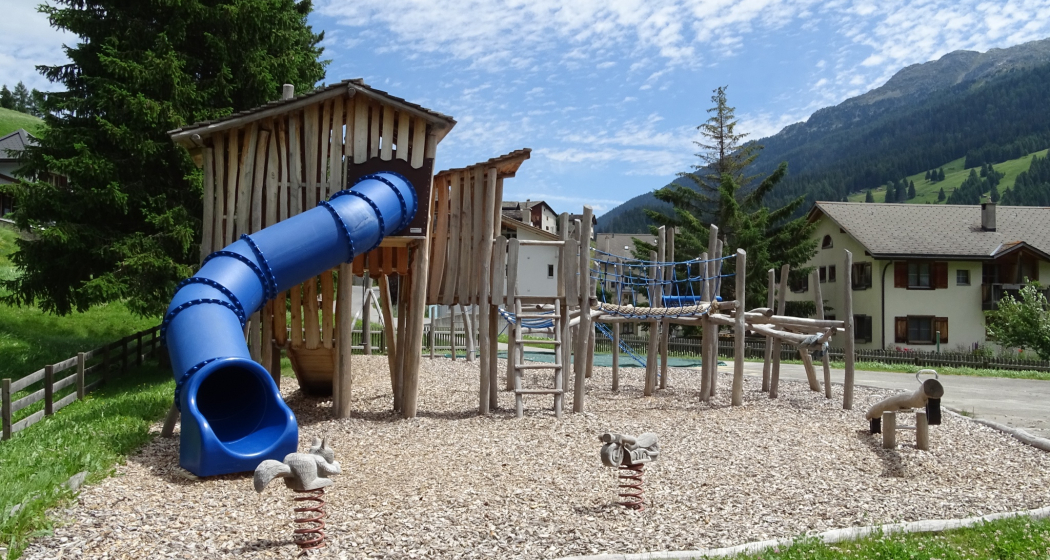 Spielplatz Splügen (oua_612633476_image) Spielplatz Splügen (oua_612633476_image)