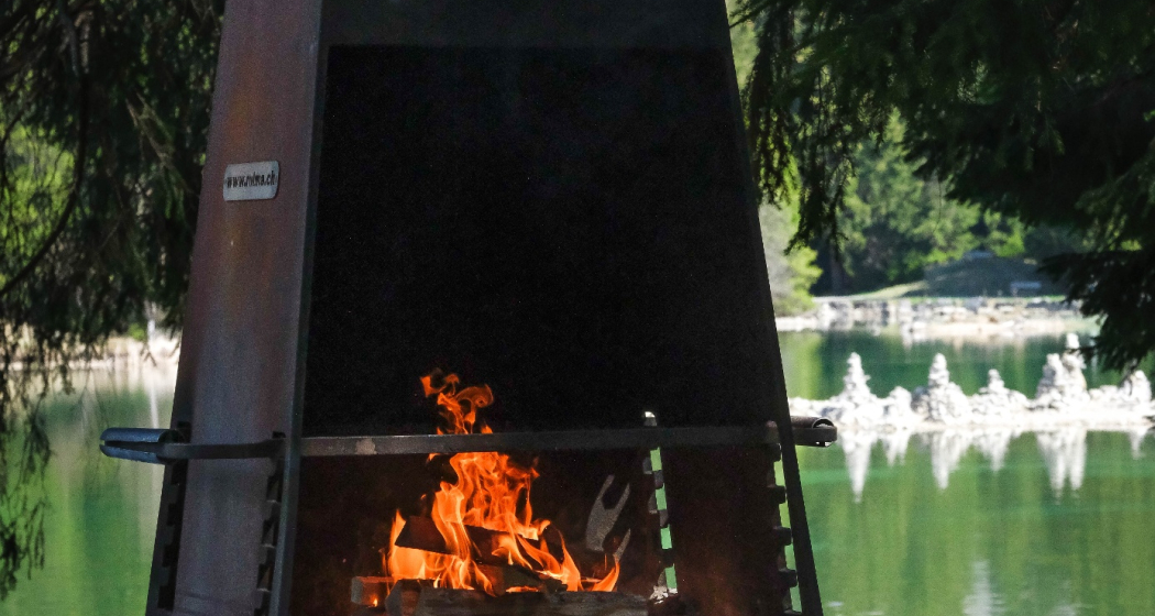 Feuerstelle auf der Bieberinsel in Lenzerheide Feuerstelle auf der Bieberinsel in Lenzerheide
