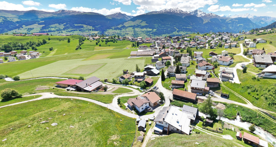 Dorf Brigels aus der Drohnenperspektive Dorf Brigels aus der Drohnenperspektive