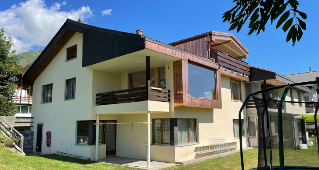 Ferienwohnung Casa Cambrus - Aussenansicht Sommer