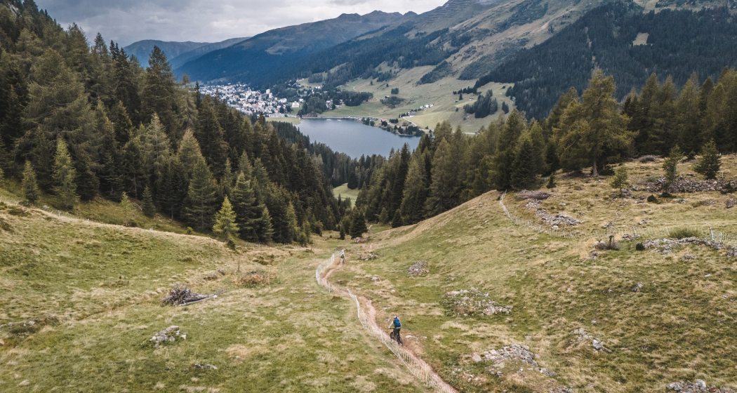 Die Abfahrt entlang des Drussatschabächli führt zurück nach Davos Die Abfahrt entlang des Drussatschabächli führt zurück nach Davos
