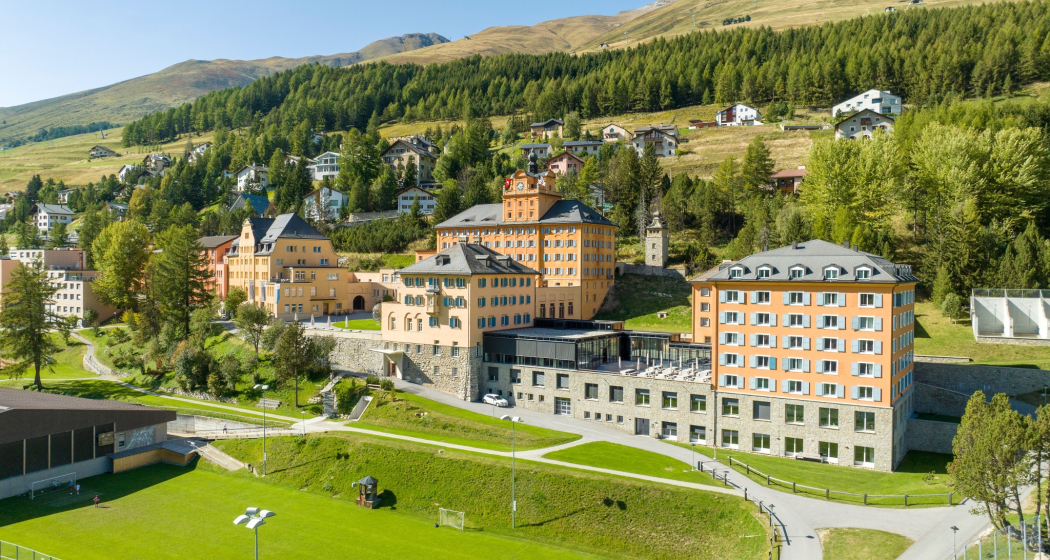 Lyceum Alpinum Zuoz – Schweizer Internatsschule (oua_620271231_image) Lyceum Alpinum Zuoz – Schweizer Internatsschule (oua_620271231_image)