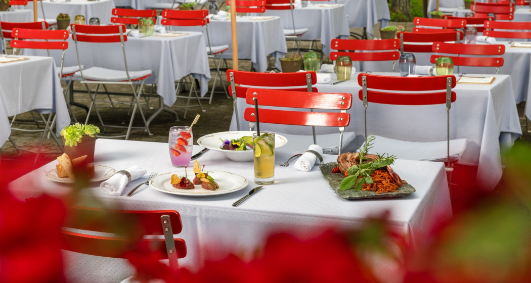 Hotel Waldhaus - Terrasse im Lärchenwald (oua_620272088_image)