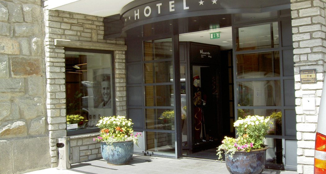Deco Bar Hotel Schweizerhof (oua_620272725_image) Deco Bar Hotel Schweizerhof (oua_620272725_image)
