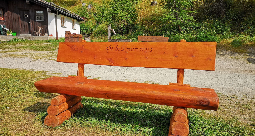 Sitzbank "che bels mumaints" am Silsersee (oua_620279816_image) Sitzbank "che bels mumaints" am Silsersee (oua_620279816_image)