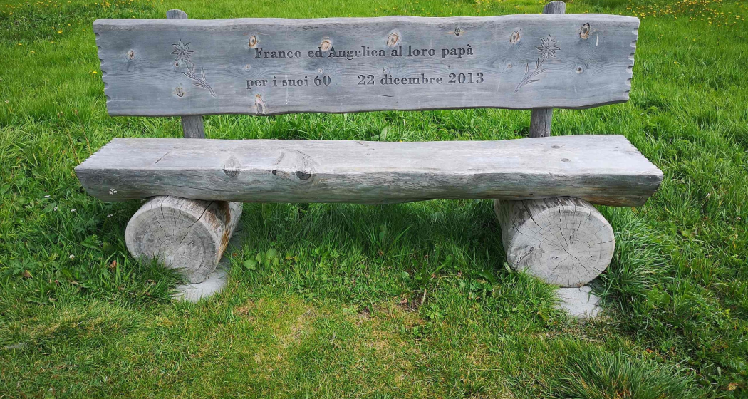 Sitzbänke auf der Silser Ebene (oua_620279839_image) Sitzbänke auf der Silser Ebene (oua_620279839_image)