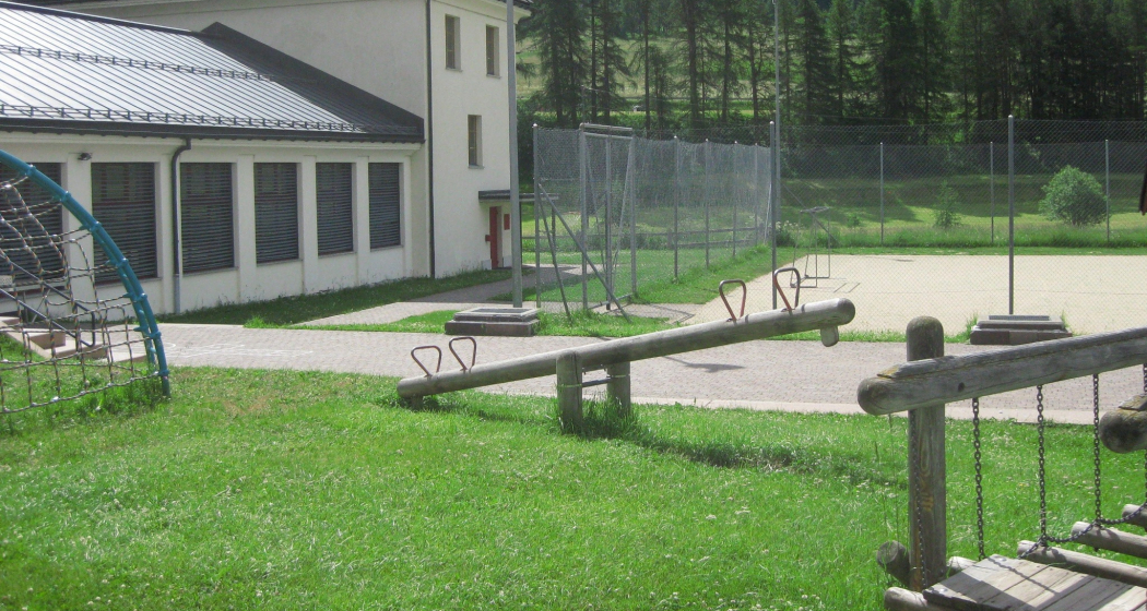Kinderspielplatz Schulhaus (oua_620280747_image) Kinderspielplatz Schulhaus (oua_620280747_image)