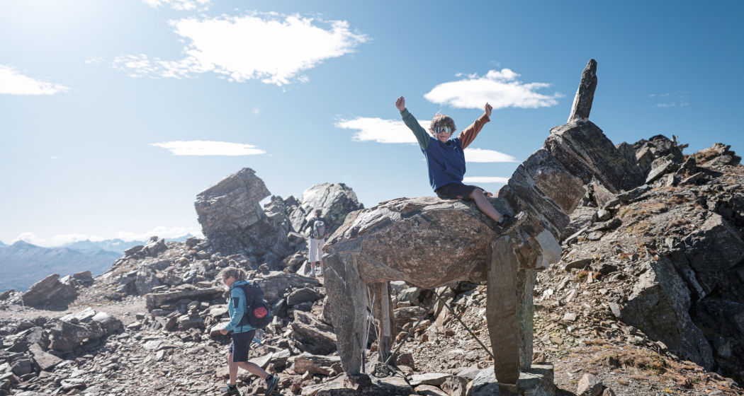 Der Steinwichtelweg – Ein alpines Abenteuer für die ganze Familie (oua_621278596_image) Der Steinwichtelweg – Ein alpines Abenteuer für die ganze Familie (oua_621278596_image)