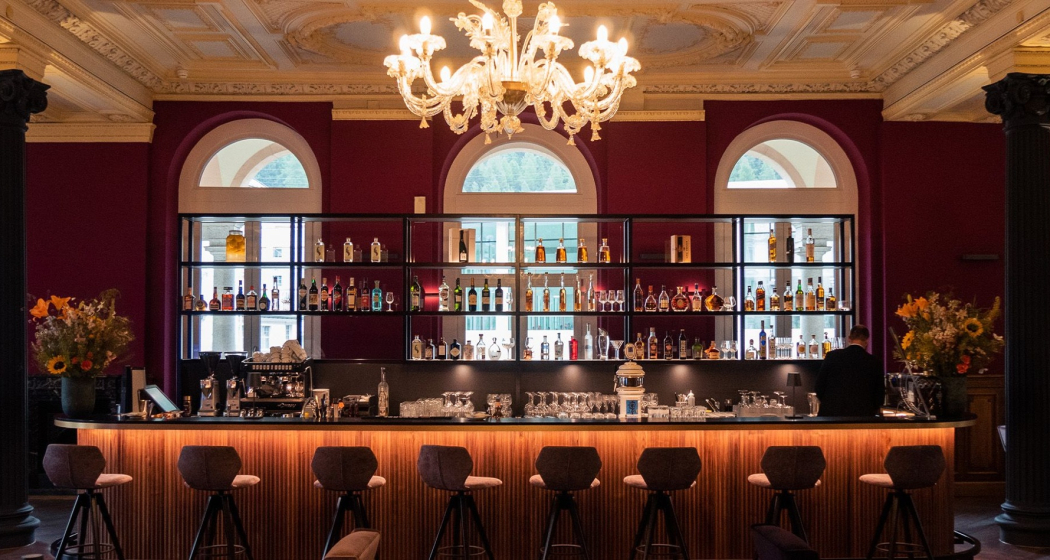 Vic`s Bar (oua_621869954_image)