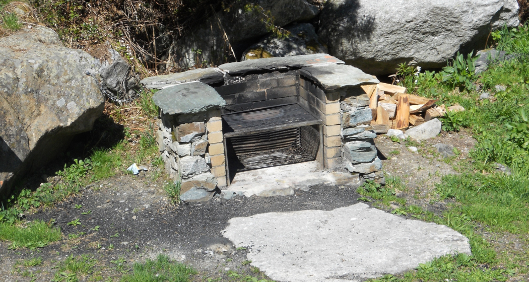 Feuer- und Grillstelle KuKuK beim Skilift Aela (oua_63104719_image) Feuer- und Grillstelle KuKuK beim Skilift Aela (oua_63104719_image)