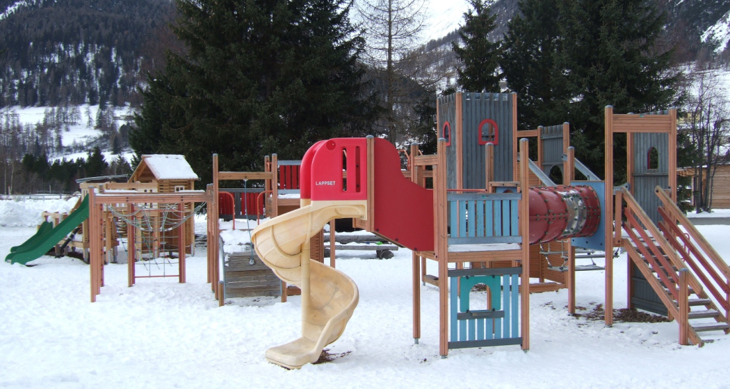 Kinderspielplatz Schulhaus (oua_63105757_image)