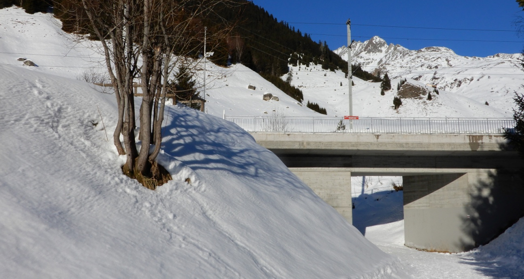 Unter der Bahnlinie durch Unter der Bahnlinie durch