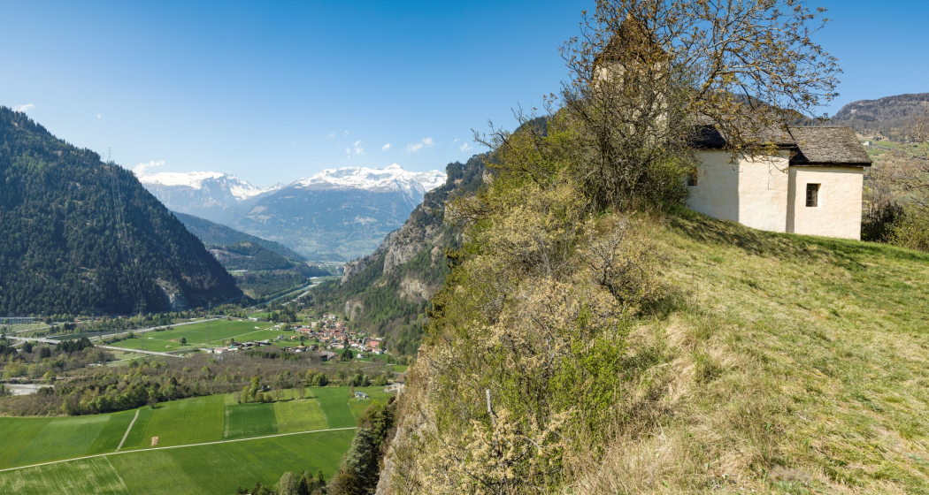 Kapelle St. Lorenz im Sommer mit Blick Richtung Rothenbrunnen Kapelle St. Lorenz im Sommer mit Blick Richtung Rothenbrunnen