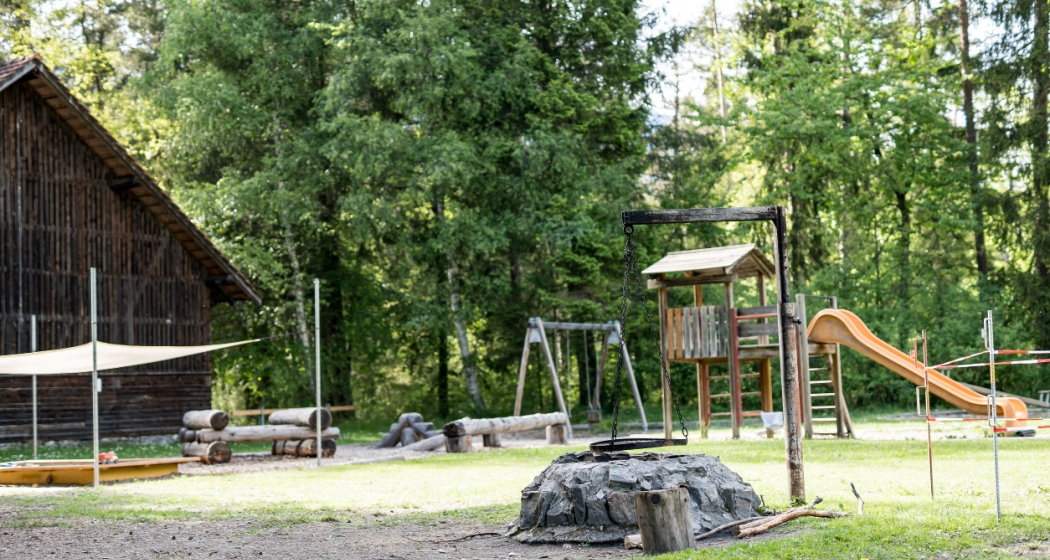 Feuerstelle und Spielplatz Allee Fürstenau Feuerstelle und Spielplatz Allee Fürstenau