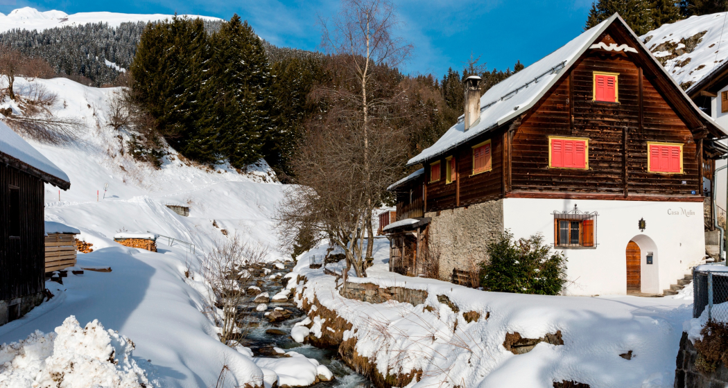 Das Foto zeigt die Casa Mulin im Winter