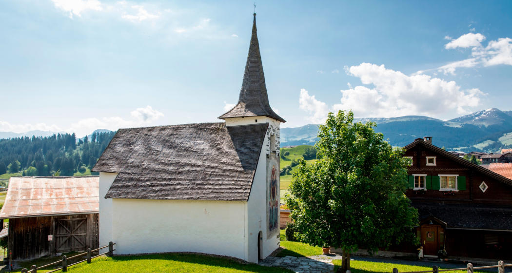 Das Foto zeigt die Kapelle St. Martin in Richtung Dorfzentrum Das Foto zeigt die Kapelle St. Martin in Richtung Dorfzentrum