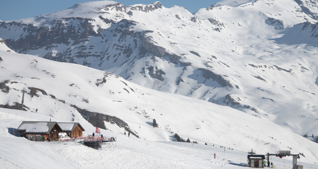 Das Foto zeigt die Bergstation des Skilift Miret mit Panoramaübersicht Das Foto zeigt die Bergstation des Skilift Miret mit Panoramaübersicht