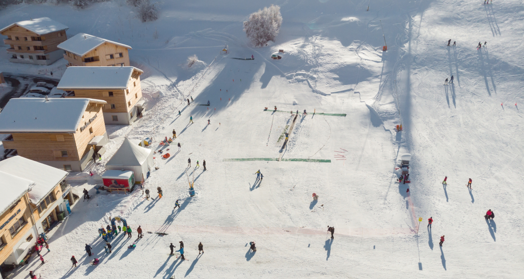 Das Foto zeigt das Übungsgebiet von Brigels zum lernen Skifahren