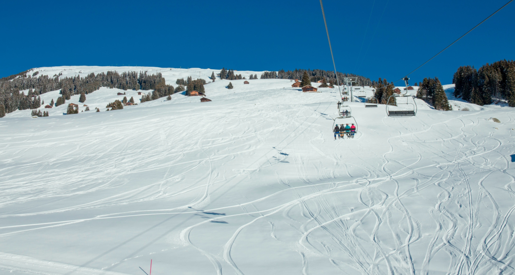Das Foto zeigt die Piste neben der Sesselbahn Das Foto zeigt die Piste neben der Sesselbahn