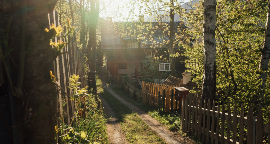 Das Foto zeigt das Atelier Carigiet von Aussen