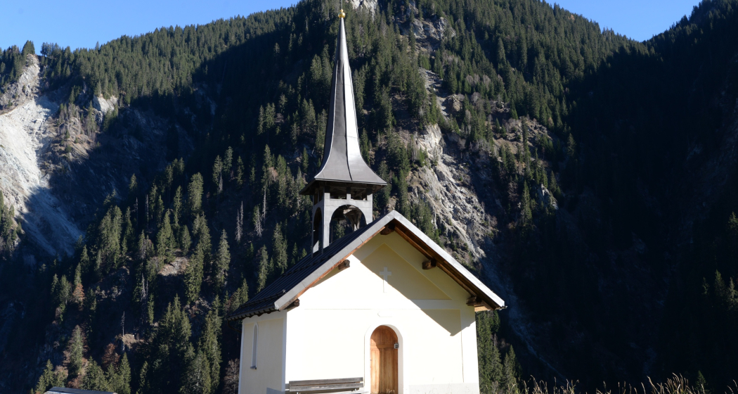 Das Foto zeigt die Kapelle St. Paulus in Sumvitg Das Foto zeigt die Kapelle St. Paulus in Sumvitg