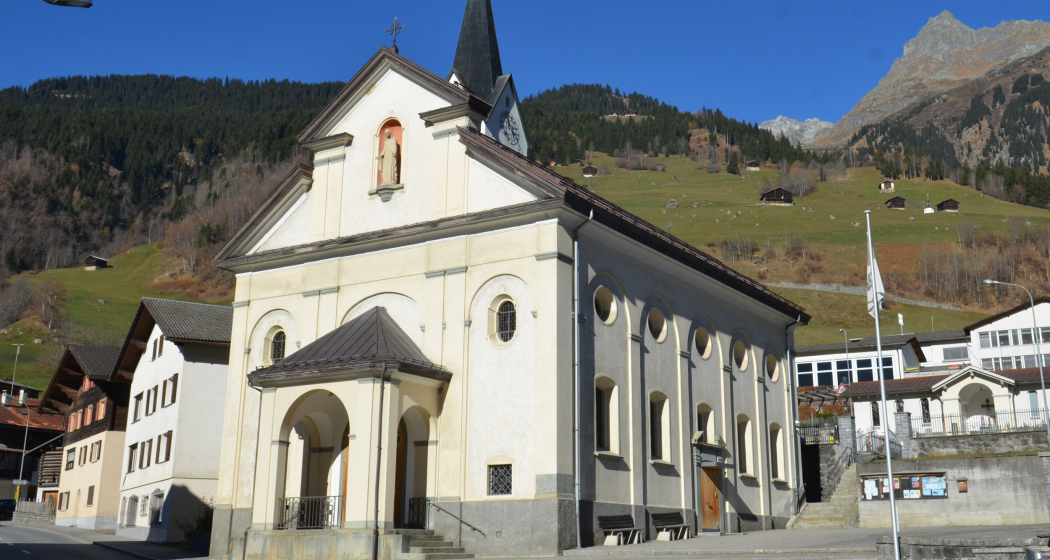 Das Foto zeigt die Kirche St. Maria Geburt in Rabius