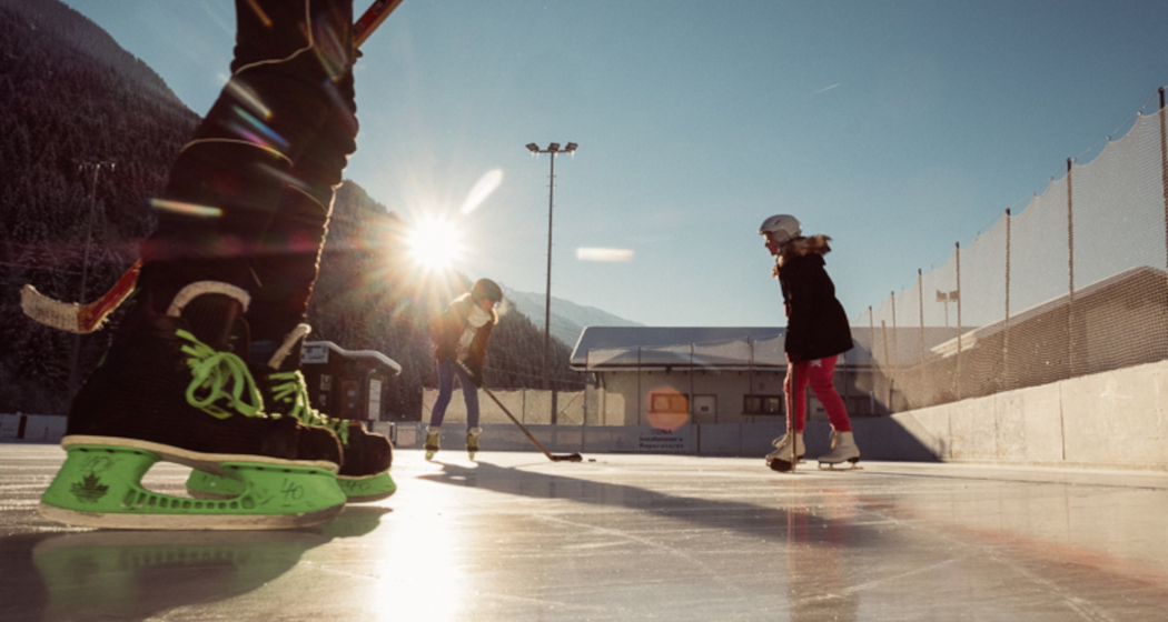 Das Foto zeigt das Natureisfeld in Trun