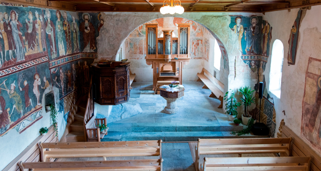 Aufnahme der Waltensburger Kirche von innen. Aufnahme der Waltensburger Kirche von innen.