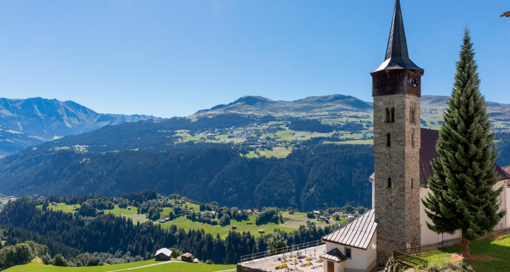 Das Foto zeigt die Pfarrkirche St. Julitta von Aussen Das Foto zeigt die Pfarrkirche St. Julitta von Aussen