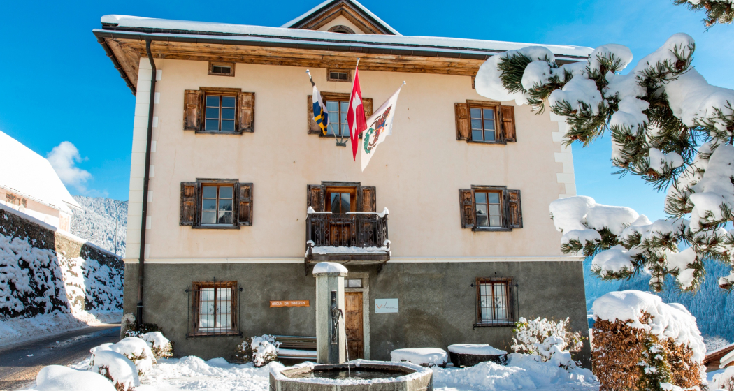 Das Foto zeigt das Waltensburger Museum im Winter Das Foto zeigt das Waltensburger Museum im Winter