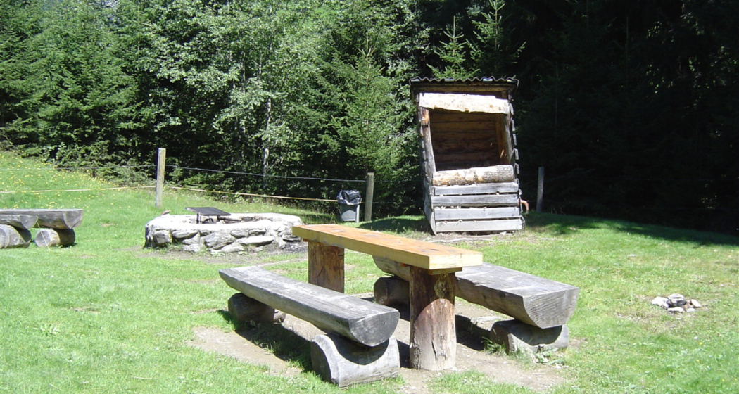 Aufnahme des Lagerplatzes Plaun Asch in Andiast. Aufnahme des Lagerplatzes Plaun Asch in Andiast.