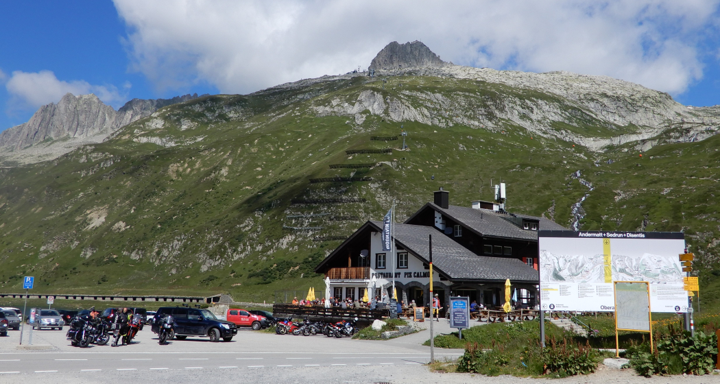 Restaurant Calmot mit Schneehüenerstock Restaurant Calmot mit Schneehüenerstock