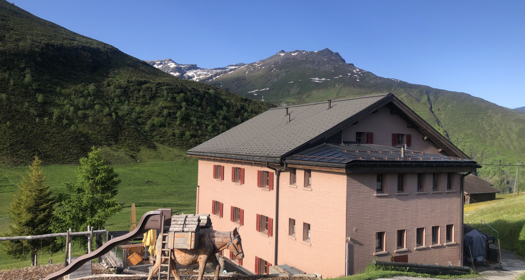 Berggasthaus Beverin auf dem Glaspass mit Spielplatz Berggasthaus Beverin auf dem Glaspass mit Spielplatz