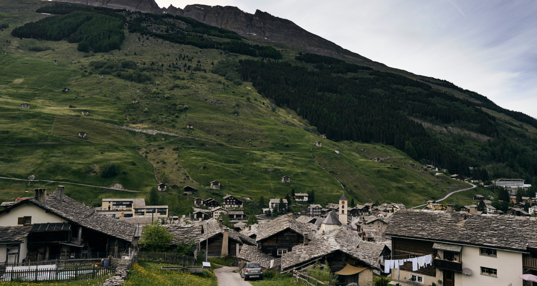 Satteltichopf hoch über dem Dorf Satteltichopf hoch über dem Dorf