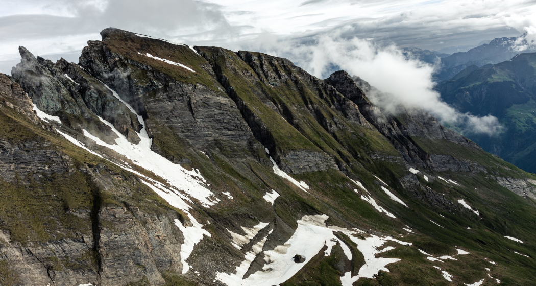 Grosser Aushub und Aufstieg zur Satteltilücke Grosser Aushub und Aufstieg zur Satteltilücke