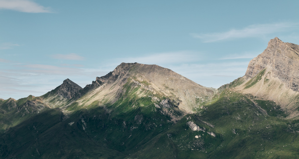 Patnaulpass zwischen Faltschonhorn (l.) und Piz Aul (r.) Patnaulpass zwischen Faltschonhorn (l.) und Piz Aul (r.)