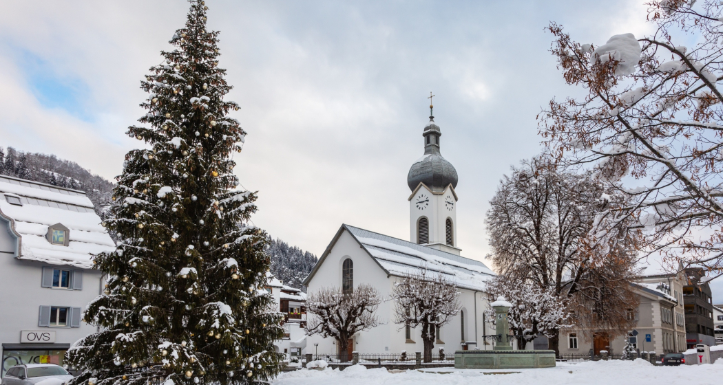 Katholische Pfarrkirche Maria Himmelfahrt im Winter, Ilanz