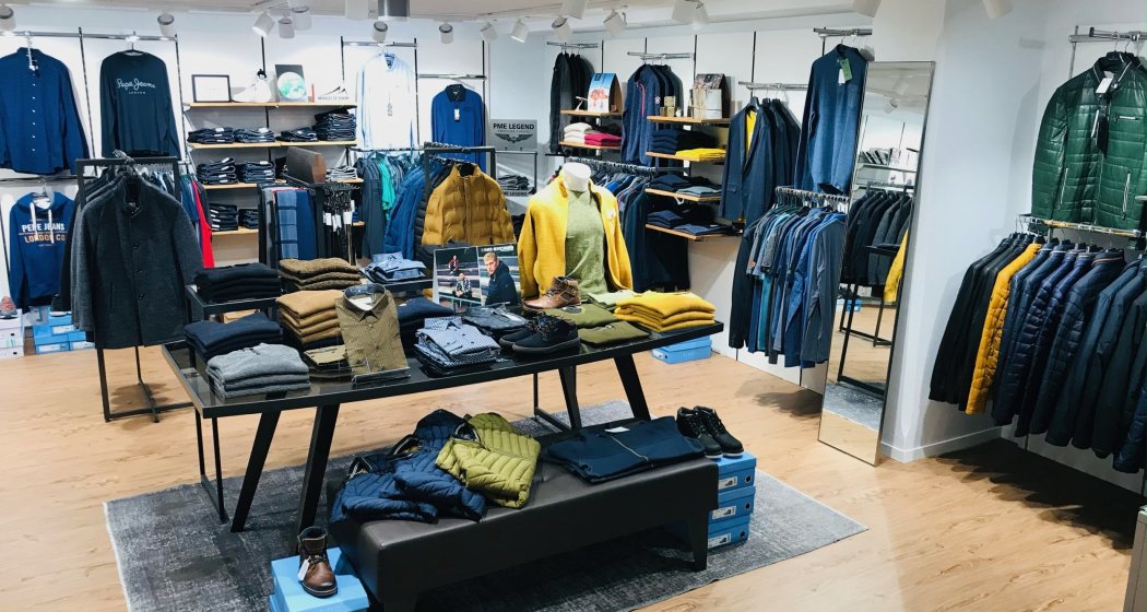 Ausstattung vom Modehaus Decurtins in Ilanz Ausstattung vom Modehaus Decurtins in Ilanz