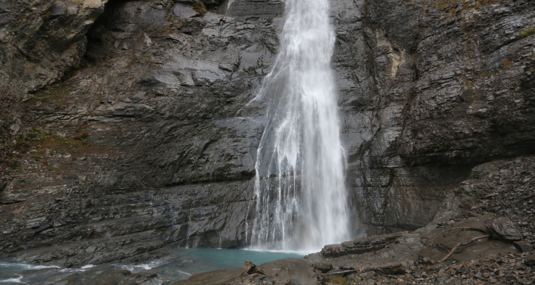 Wasserfall, Feuerstelle Lag da Pigniu in Pigniu Wasserfall, Feuerstelle Lag da Pigniu in Pigniu