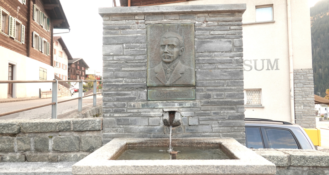 Aufnahme vom Denkmal Alfons Tuor