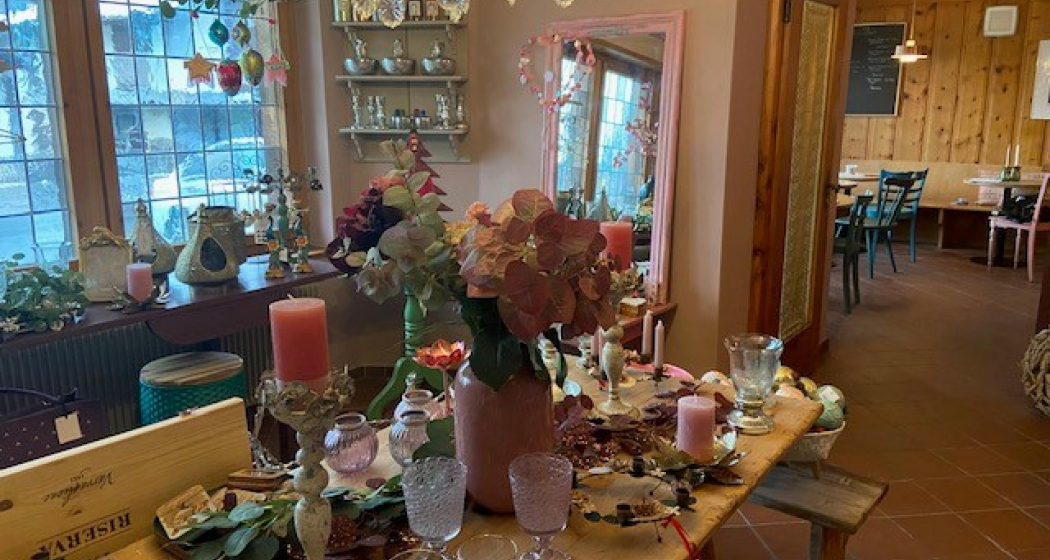 Zur Hälfte ein Laden - Zur Hälfte ein Café Zur Hälfte ein Laden - Zur Hälfte ein Café