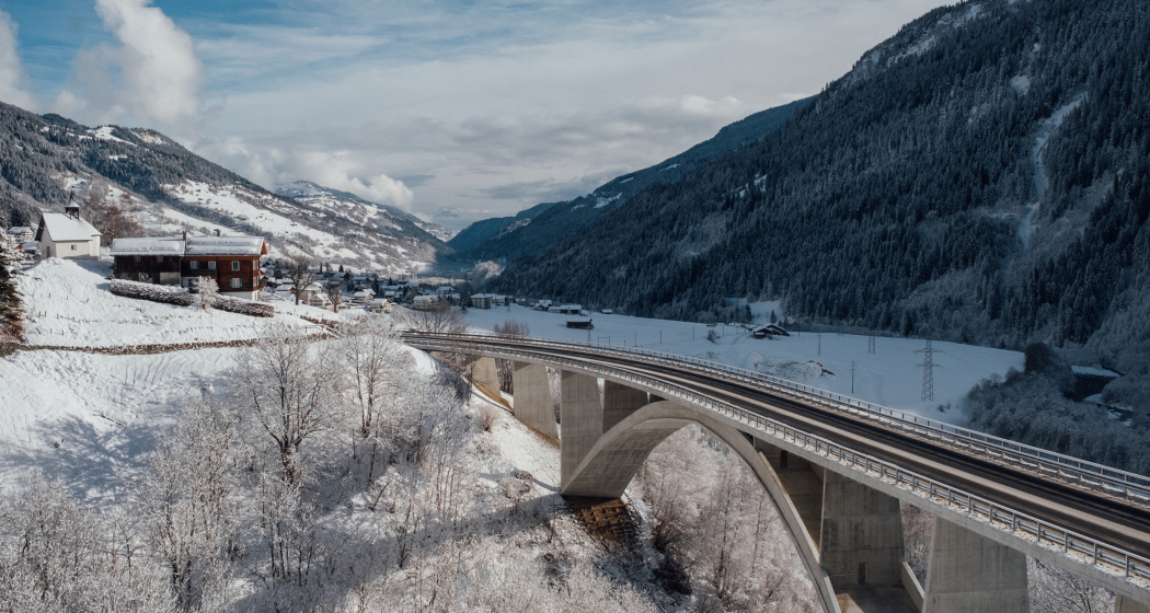 Aufnahme im Winter von der Brücke zwischen Rabius und Sumvitg. Aufnahme im Winter von der Brücke zwischen Rabius und Sumvitg.