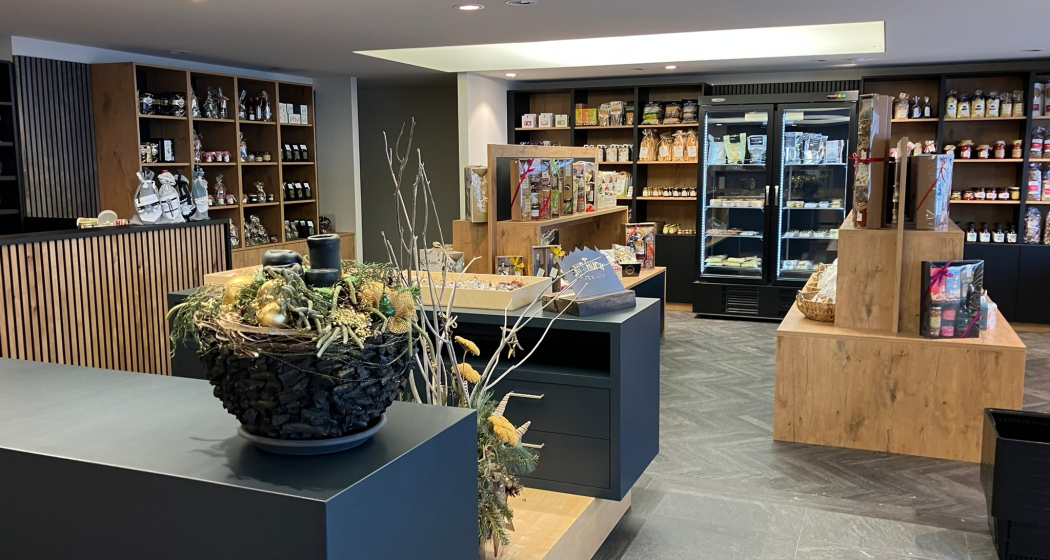 Eri's Hock Butia (oua_76019229_image) Eri's Hock Butia (oua_76019229_image)