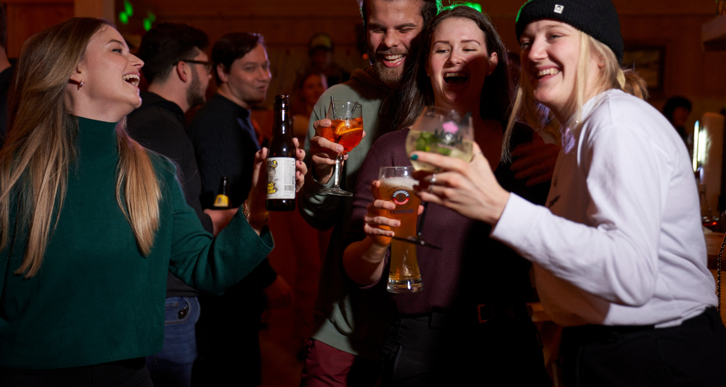 Alpen Chic - Die Après-Ski Bar in Savognin (oua_76108785_image) Alpen Chic - Die Après-Ski Bar in Savognin (oua_76108785_image)