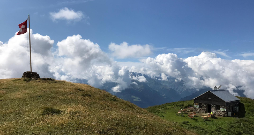Alviergipfel mit Alvierhütte Alviergipfel mit Alvierhütte