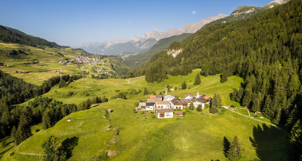 Sur En mit Ardez im Hintergrund. Sur En mit Ardez im Hintergrund.