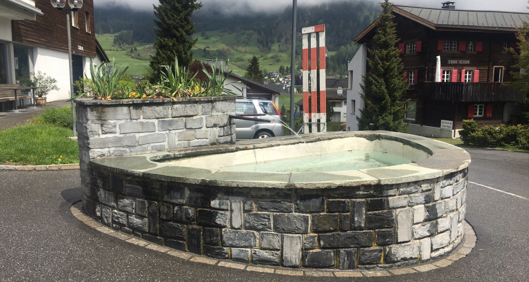 Wasserbrunnen Kaufmannfrauen Flims Waldhaus (oua_79313876_image) Wasserbrunnen Kaufmannfrauen Flims Waldhaus (oua_79313876_image)