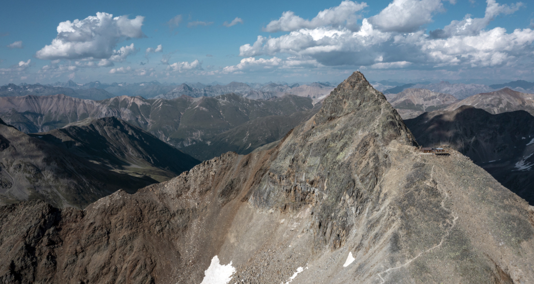 Chamanna Georgy (oua_82357277_image) Chamanna Georgy (oua_82357277_image)